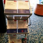 Bücher der Blauen Reihe auf Prospektständer präsentiert